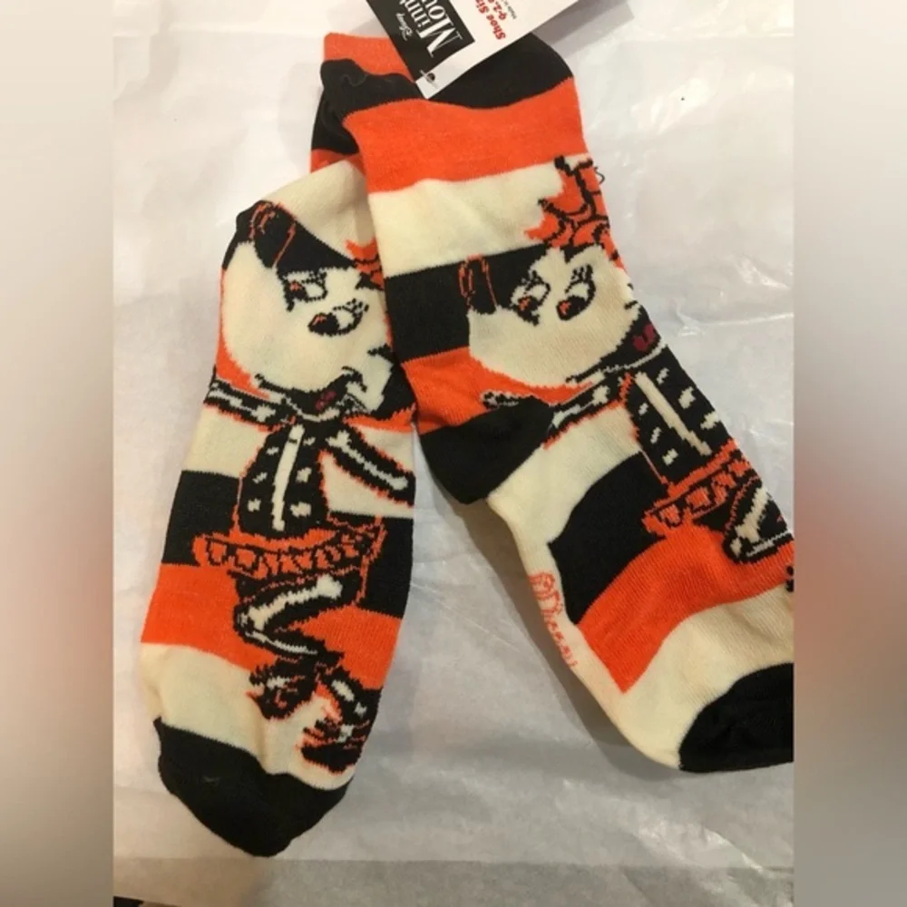 Disney’s Minnie Mouse skeleton striped halloween theme socks‎ size 9-2.5 new